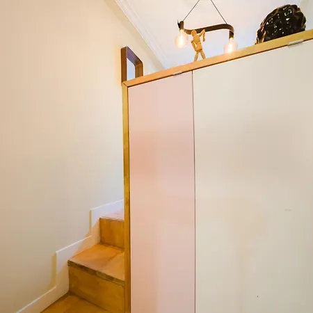 Apartment & Spacious 4 1 Bed *
