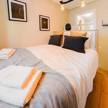 Apartment & Spacious 4 1 Bed *