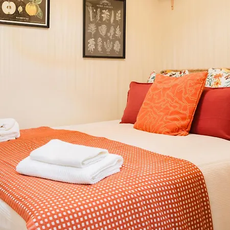 & Spacious 4 1 Bed *