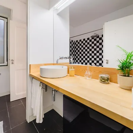 & Spacious 4 1 Bed