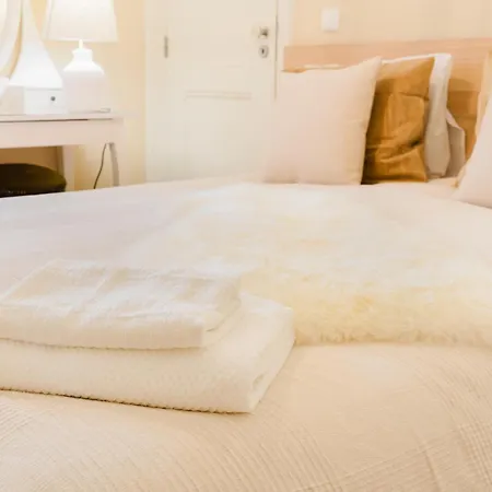 & Spacious 4 1 Bed Apartment *