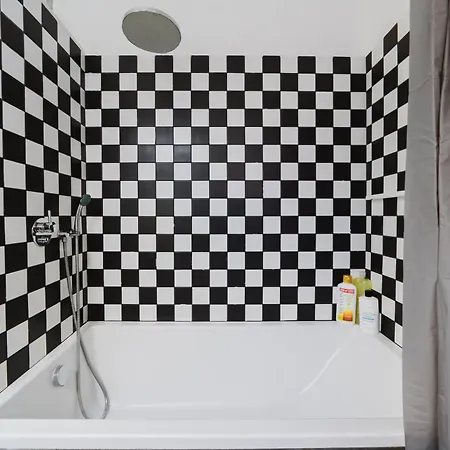 & Spacious 4 1 Bed *