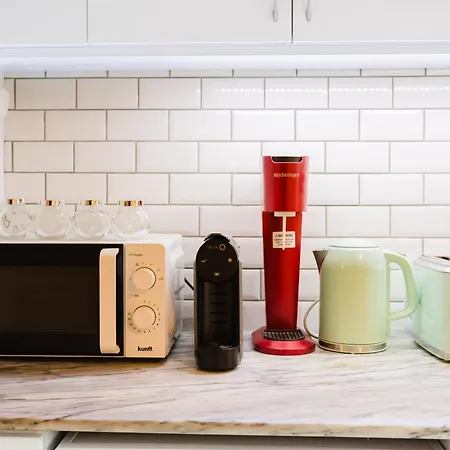 & Spacious 41 Bed Lisbon