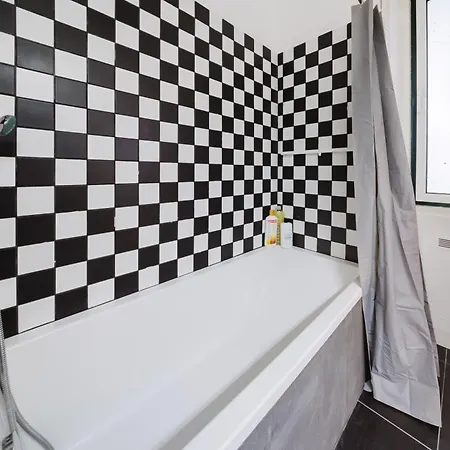 & Spacious 4 1 Bed Lisbon