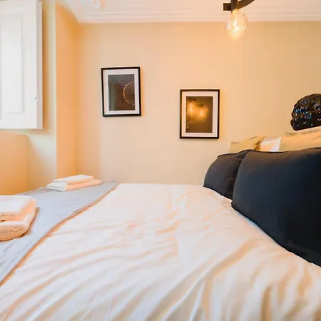 & Spacious 4 1 Bed