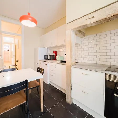 & Spacious 4 1 Bed Apartment *