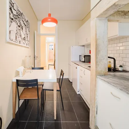& Spacious 4 1 Bed Apartment *