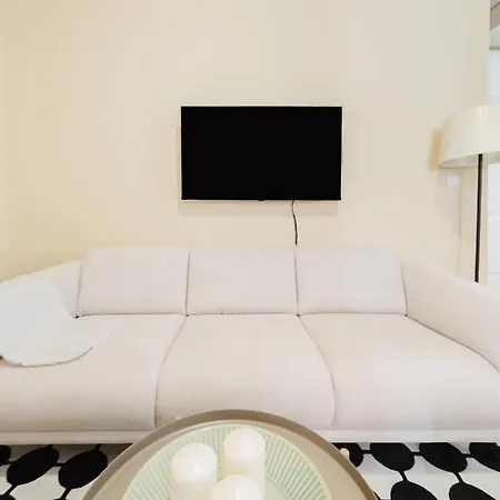 Apartment & Spacious 4 1 Bed *