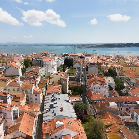Beautiful 41Br Wac - In Heart Of Lisbon Apartment