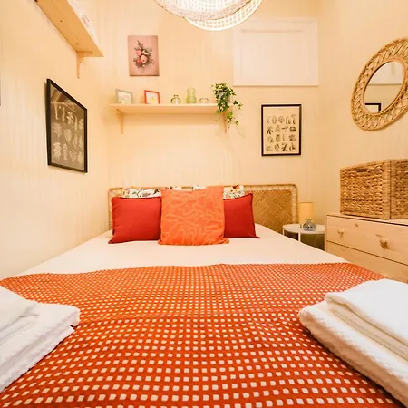& Spacious 4 1 Bed Apartment *