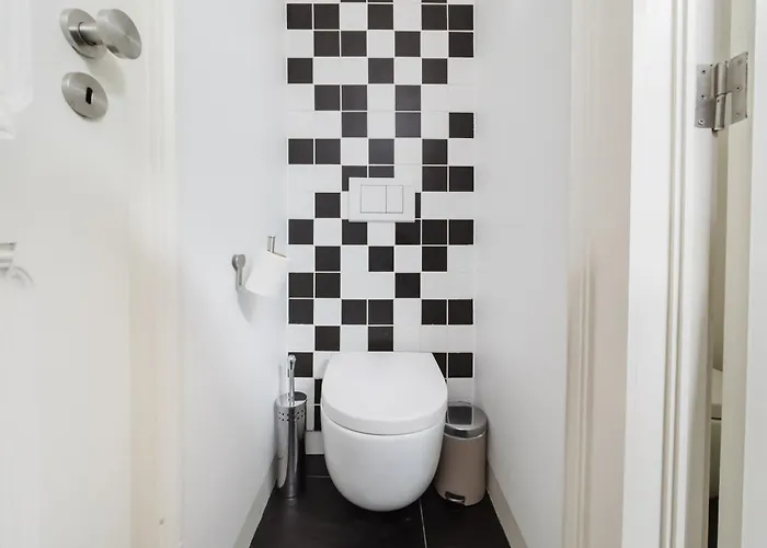 Modern 41 Bedroom Haven *