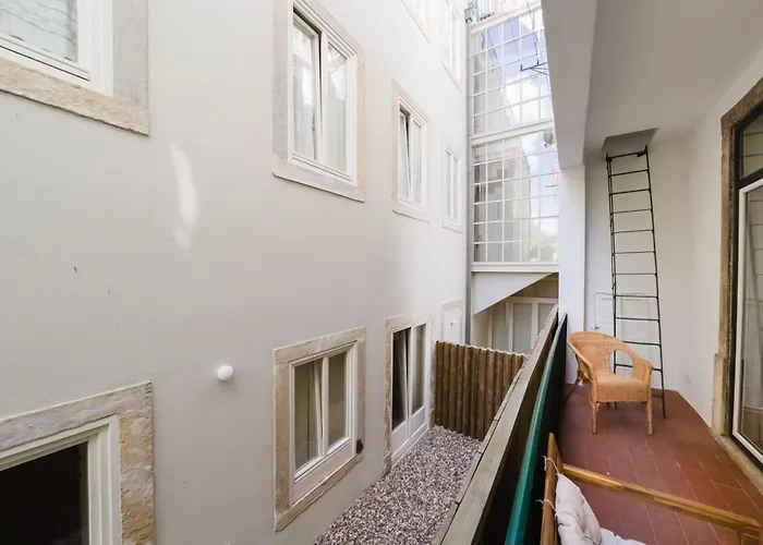 Modern 41 Bedroom Haven * Lisboa