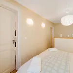 Modern 41 Bedroom Haven شقة