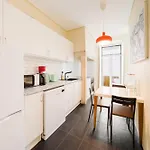 شقة Modern 41 Bedroom Haven