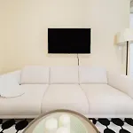 شقة Modern 41 Bedroom Haven *