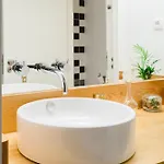 Modern 41 Bedroom Haven شقة *